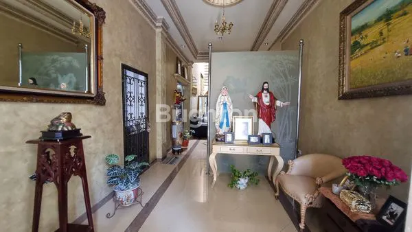 image RUMAH MEWAH JELAMBAR (2)