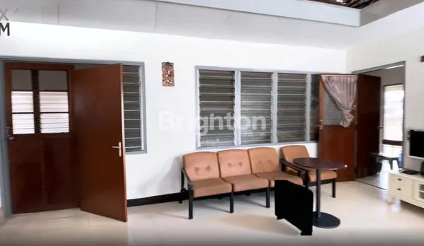 image *JUAL RUMAH JALAN RAYA / NOL JALAN PANDEGILING. RUMAH USAHA. KOMERSIL. SURABAYA PUSAT.  (5)