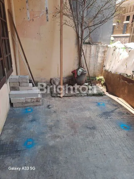 image RUMAH 2 1/2 LANTAI PADEMANGAN (2)