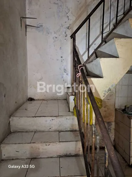 image RUMAH 2 1/2 LANTAI PADEMANGAN (6)