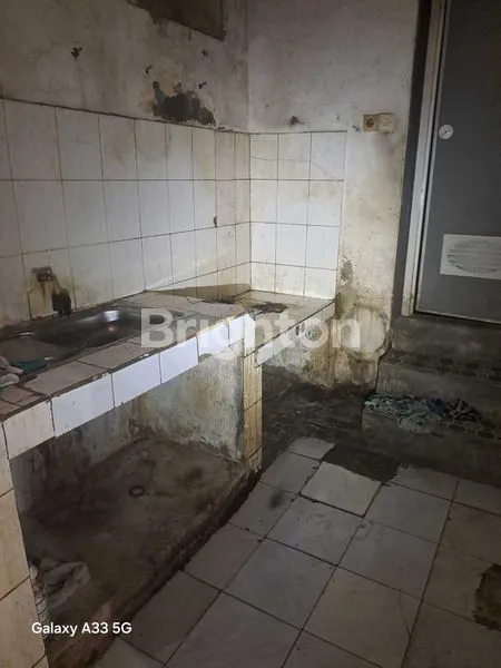 image RUMAH 2 1/2 LANTAI PADEMANGAN (8)