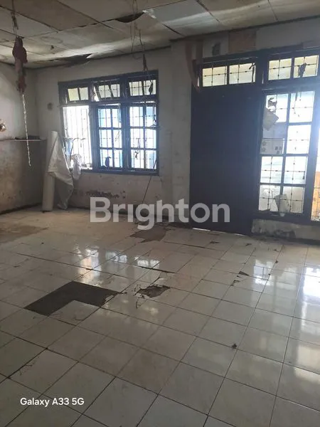 image RUMAH 2 1/2 LANTAI PADEMANGAN (4)