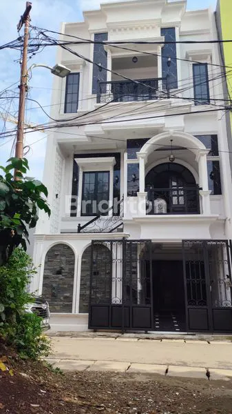 image RUMAH MEWAH DI RAGUNAN  (1)