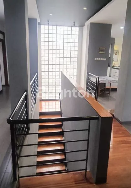 image RUMAH MEWAH SIAP HUNI DI TENGAH KOTA SOLO, AREA VETERAN, DEKAT PAKUWON MALL SOLOBARU!! MINIM RENOVASI (4)