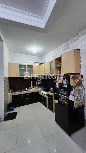 image RUMAH 3 LANTAI SIAP HUNI MEWAH  DINOYO (7)