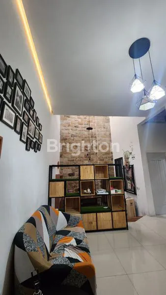 image RUMAH 3 LANTAI SIAP HUNI MEWAH  DINOYO (5)