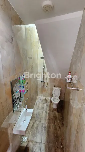 image RUMAH 3 LANTAI SIAP HUNI MEWAH  DINOYO (8)