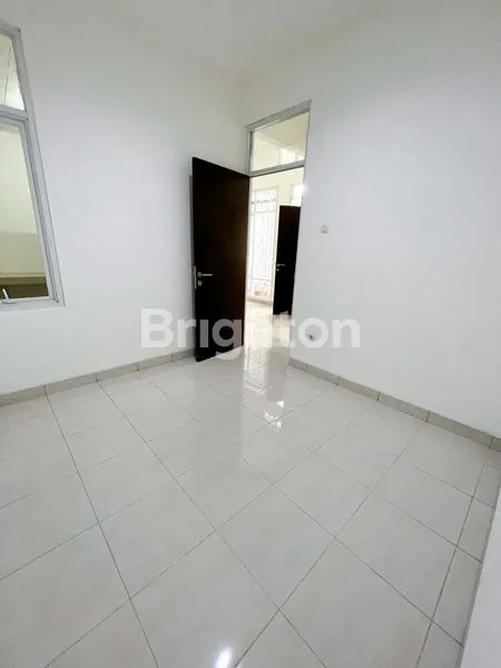 image RUMAH MUNGIL SIAP HUNI 2 LANTAI DENGAN LOKASI STRATEGIS DAN NYAMAN DI BUKIT CIMANGGU CITY (3)
