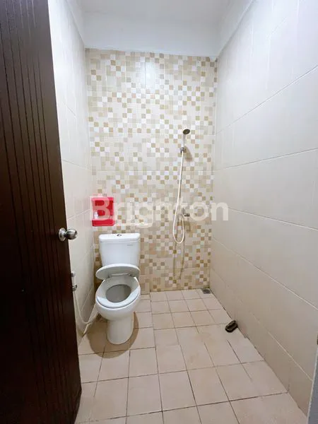 image RUMAH MUNGIL SIAP HUNI 2 LANTAI DENGAN LOKASI STRATEGIS DAN NYAMAN DI BUKIT CIMANGGU CITY (8)