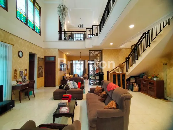 image RUMAH BAGUS SIAP HUNI DI PAKUWON INDAH, LAYOUT & SIRKULASI UDARA BAGUS, TAMAN BELAKANG LUAS BISA UNTUK KOLAM RENANG, DILENGKAPI ELECTRIC VEHICLE CHARGING, ROW JALAN LEBAR 12 METER, DEKAT PAKUWON MALL (7)