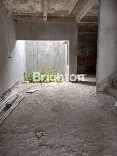 image RUMAH MEWAH DI PERUMAHAN HELONA PARK JL. PEMUDA (4)