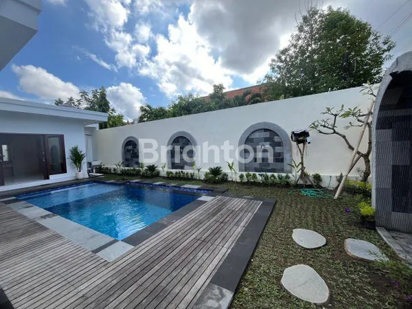 VILLA MEWAH DENGAN KOLAM RENANG – LINGKUNGAN NYAMAN UNTUK LIBURAN KELUARGA