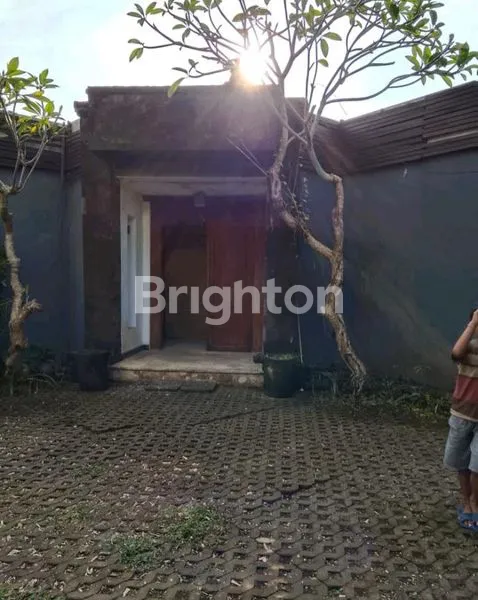 image CHEAP VILLA COMPLETE FULL FURNISHED LAND AREA 925M2 TUMBAK BAYUH PARERENAN AREA NORTH KUTA (2)
