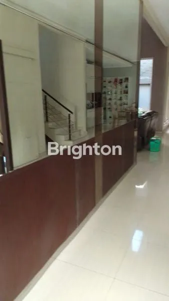 image RUMAH MEWAH DI PALM BEACH PAKUWON CITY (2)