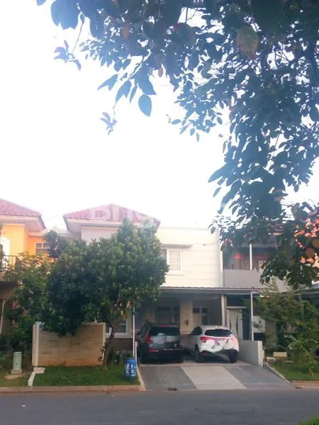 image RUMAH MEWAH KOTA WISATA CIBUBUR - 3KT, SEMI FURNISHED, LOKASI PREMIUM (1)