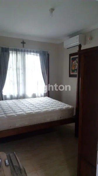 image RUMAH MEWAH KOTA WISATA CIBUBUR - 3KT, SEMI FURNISHED, LOKASI PREMIUM (7)