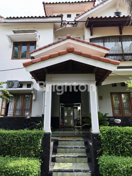 HUNIAN HOOK EKS SALON KECANTIKAN TERNAMA