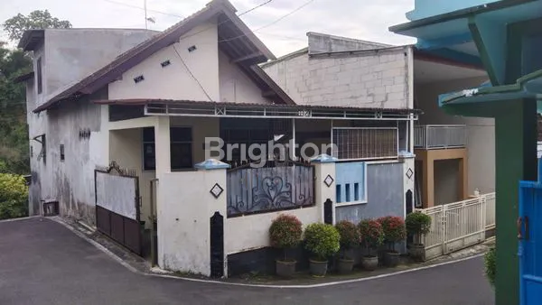 RUMAH POSISI HOOK 3 LT LOKASI STRATEGIS DI SULFAT BLIMBING KOTA MALANG