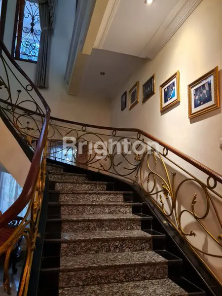 image RUMAH BESAR MEWAH 2,5 LT FURNISHED  (3)