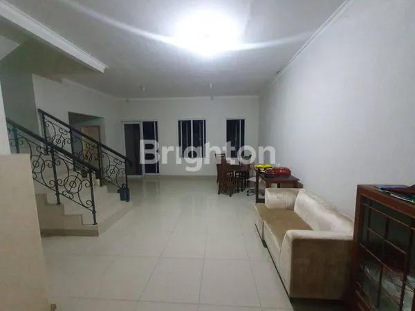 image RUMAH HOEK 2 LANTAI SIAP HUNI DI TRIMEZIA, GADING SERPONG , TANGERANG (5)