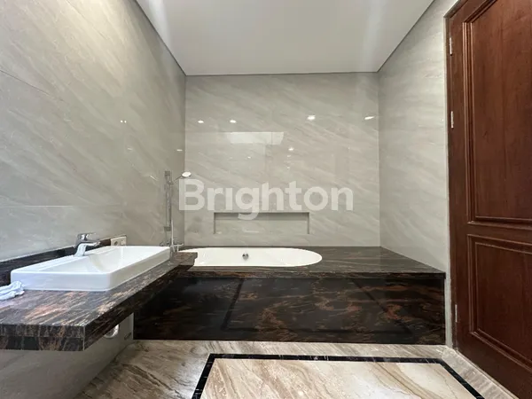 image RUMAH MODERN MINIMALIS MEWAH CITRALAND AREA GOLF DEKAT GWALK DAN PAKUWON INDAH (7)