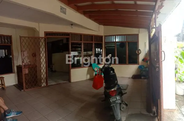 image RUMAH KOS 3 LANTAI JELAMBAR ROW 2 MOBIL (1)