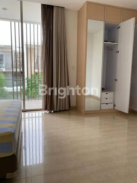 image RUMAH 4 LANTAI SIAP HUNI ANCOL SEAFRONT (3)