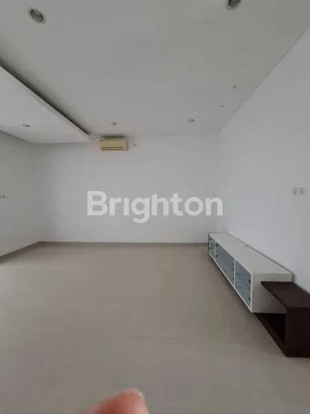 image DIJUAL RUMAH 2 LANTAI DI PALM BEACH (4)