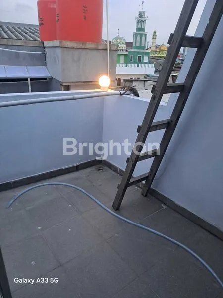 image RUMAH BARU 3 LANTAI SIAP HUNI TERMURAH DI PADEMANGAN (8)