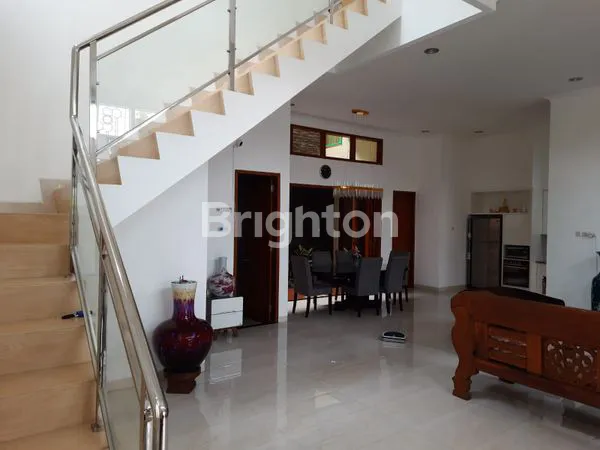 image RUMAH MEWAH ISTIMEWA 2 LANTAI FULL FURNISH DI FAJAR INDAH (7)