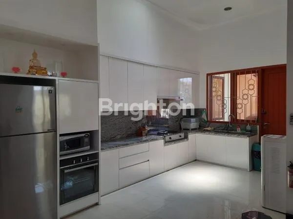 image RUMAH MEWAH ISTIMEWA 2 LANTAI FULL FURNISH DI FAJAR INDAH (4)