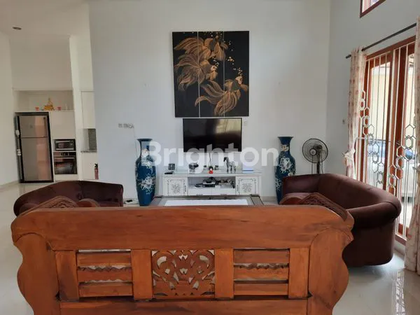 image RUMAH MEWAH ISTIMEWA 2 LANTAI FULL FURNISH DI FAJAR INDAH (2)