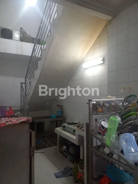 image TURUN HARGA RUMAH DITENGAH KOTA BENTUK NGANTONG  2,5 LANTAI (6)