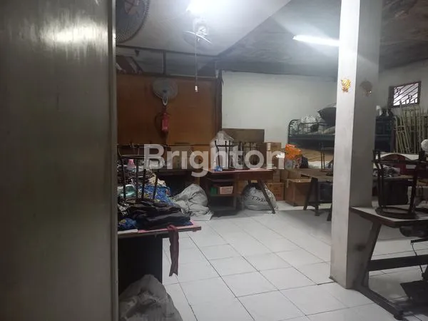 image TURUN HARGA RUMAH DITENGAH KOTA BENTUK NGANTONG  2,5 LANTAI (8)