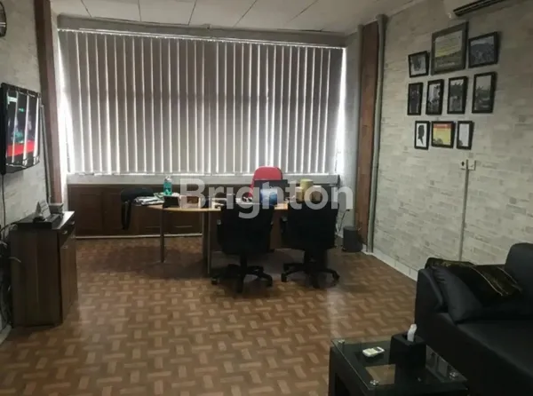 image RUKO 3 LANTAI PINGGIR JALAN RAYA COCOK UNTUK KANTOR TANJUNG DUREN (2)