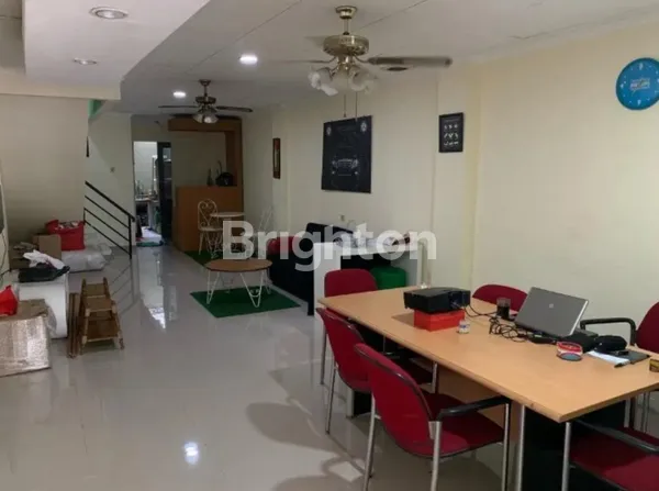 image RUKO 3 LANTAI PINGGIR JALAN RAYA COCOK UNTUK KANTOR TANJUNG DUREN (4)