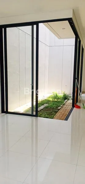 image RUMAH CANTIK 2 LANTAI SELANGKAH AKSES TOL DI SUMARECON BOGOR (4)