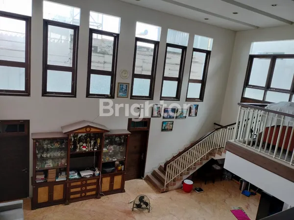 image RUMAH MEWAH TROPICAL DI DHARMAHUSADA INDAH, DEKAT ATLAS SPORT CENTER (2)