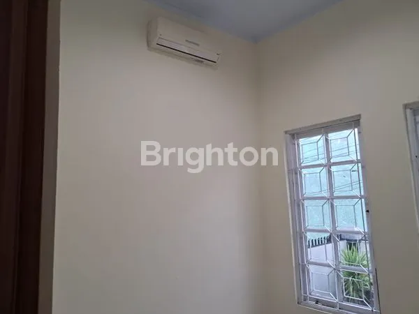 image RUMAH 1.5 LANTAI SIAP HUNI DI KOMPLEK PERDAGANGAN, CILEDUG RAYA, TANGERANG SELATAN (4)