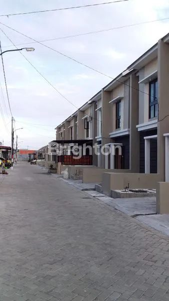 image DI SEWAKAN RUMAH 2 LT, DI ALANA REGENCY GN. ANYAR, SURABAYA (2)