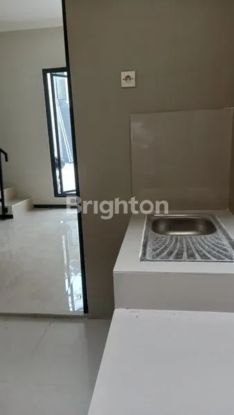 image DI SEWAKAN RUMAH 2 LT, DI ALANA REGENCY GN. ANYAR, SURABAYA (4)