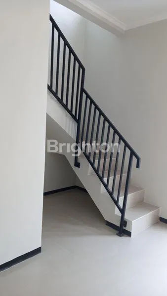 image DI SEWAKAN RUMAH 2 LT, DI ALANA REGENCY GN. ANYAR, SURABAYA (6)