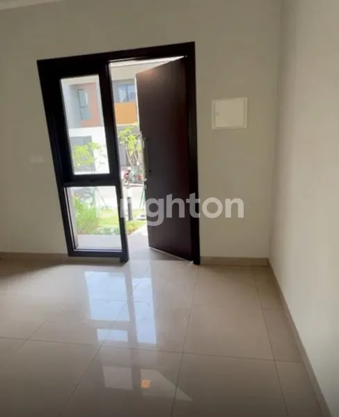 image RUMAH BARU SUMMARECON CROWN GADING (8)