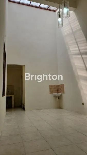 image RUMAH BARU RENOV SIAP HUNI DI CITRALAND SURABAYA, LOKASI STRATEGIS DEKAT KAMPUS UNESA & PUSAT PERBELANJAAN (3)