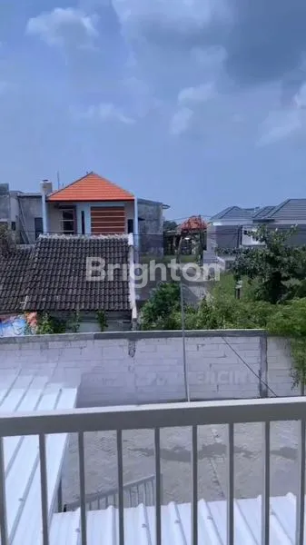 image *RUMAH BARU 2 LANTAI DI SURABAYA TIMUR, SELANGKAH KE PERUMAHAN GREEN LAKE, 5 MENIT KE UNIVERSITAS DINAMIKA DAN JALAN MERR (NON FURNISHED)* (7)