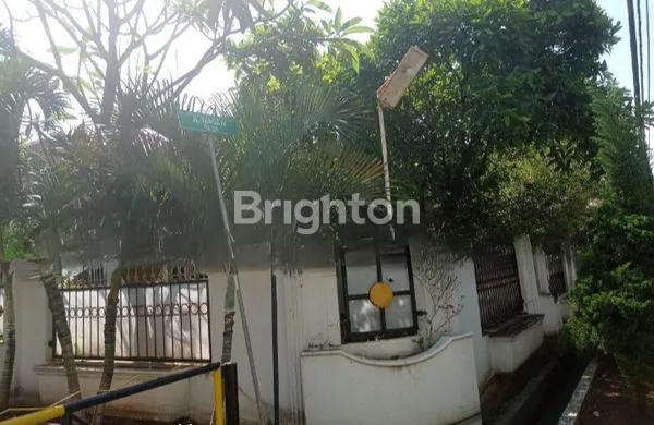 image RUMAH HOEK SIAP HUNI DI KOMPLEK PERDAGANGAN CILEDUG, TANGERANG (8)