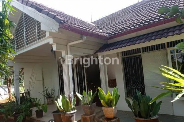 image RUMAH HOEK SIAP HUNI DI KOMPLEK PERDAGANGAN CILEDUG, TANGERANG (2)