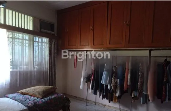 image RUMAH HOEK SIAP HUNI DI KOMPLEK PERDAGANGAN CILEDUG, TANGERANG (6)