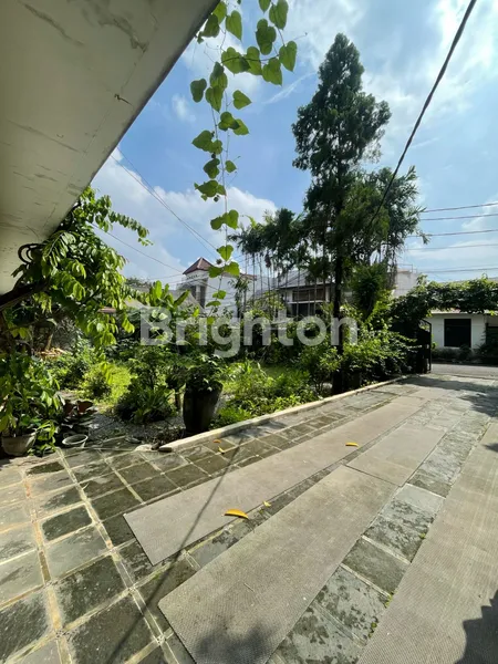 image RUMAH STRATEGIS LINGKUNGAN NYAMAN ASRI KAWASAN ELITE KEMANG JAKARTA SELATAN (2)