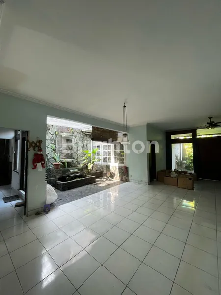 image RUMAH STRATEGIS LINGKUNGAN NYAMAN ASRI KAWASAN ELITE KEMANG JAKARTA SELATAN (6)